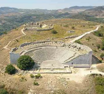 3-Teatro-Segestaperweb 3-Teatro-Segestaperweb
